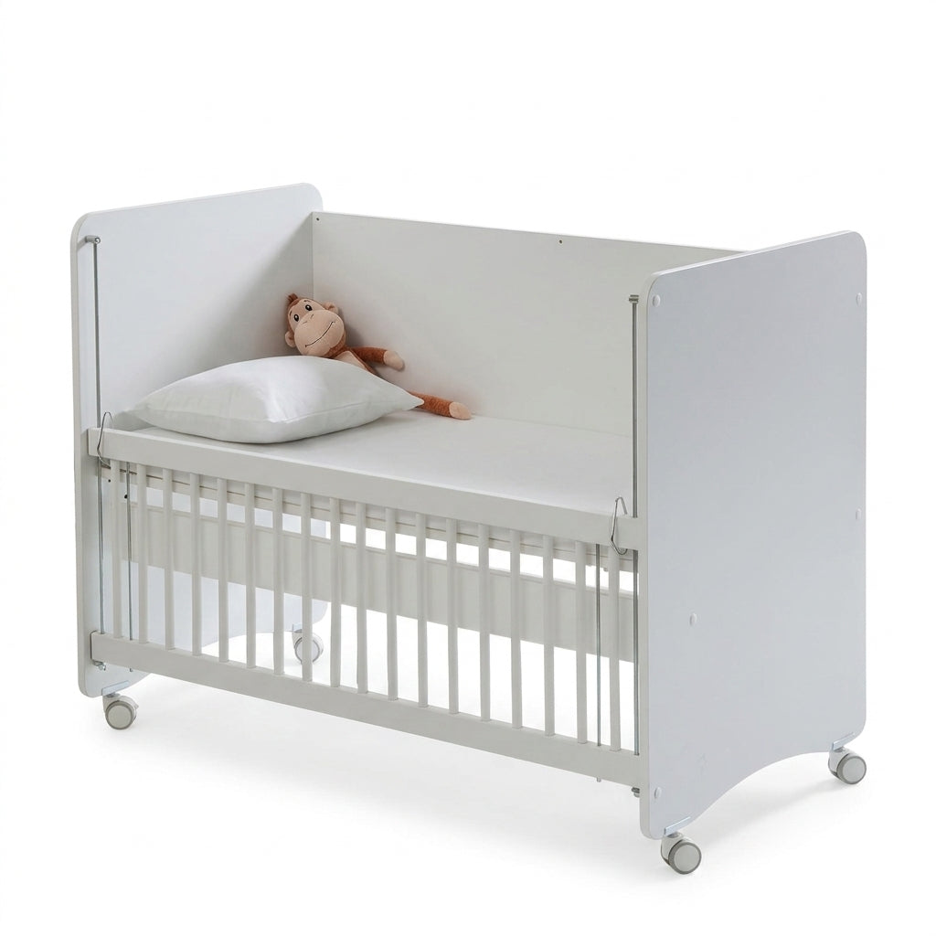 Modern Wooden Baby Cot with Drop-Down Side(0 to 4 Years)